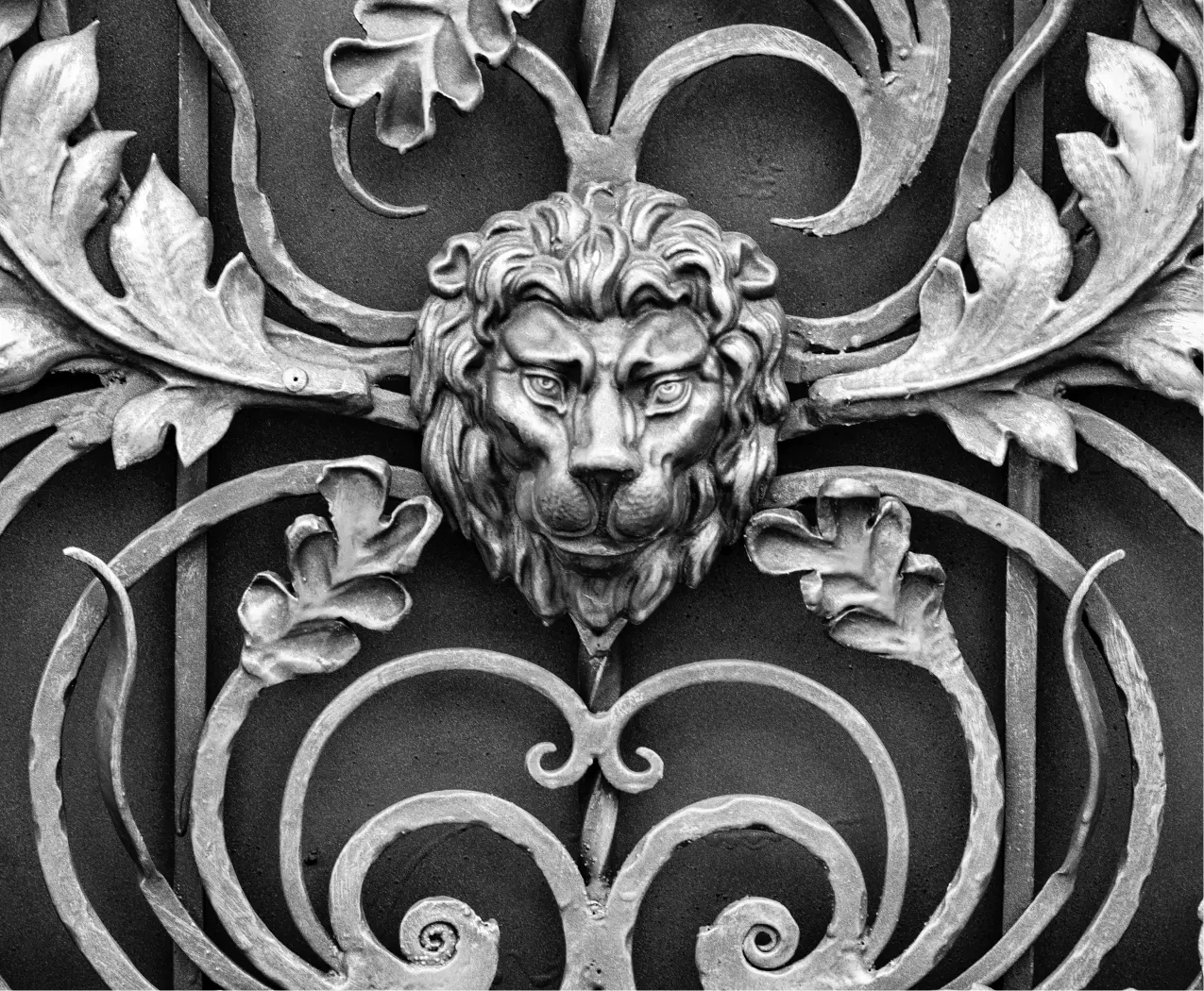 Fairway Lion Head Gate